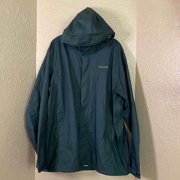 Marmot raincoat/windbreaker - Picture 5 of 8